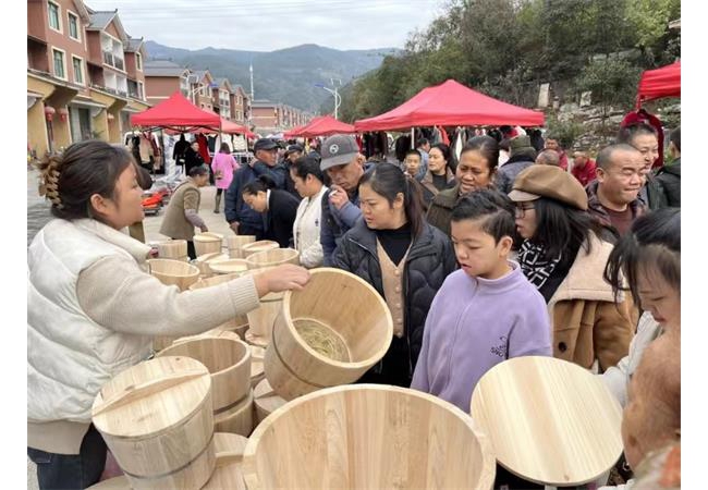 贵阳市乌当区下坝镇周六集市火热迎客